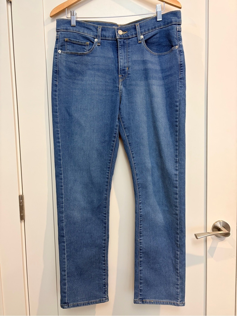 Levi’s Classic Straight Jeans - Picture 2 of 9